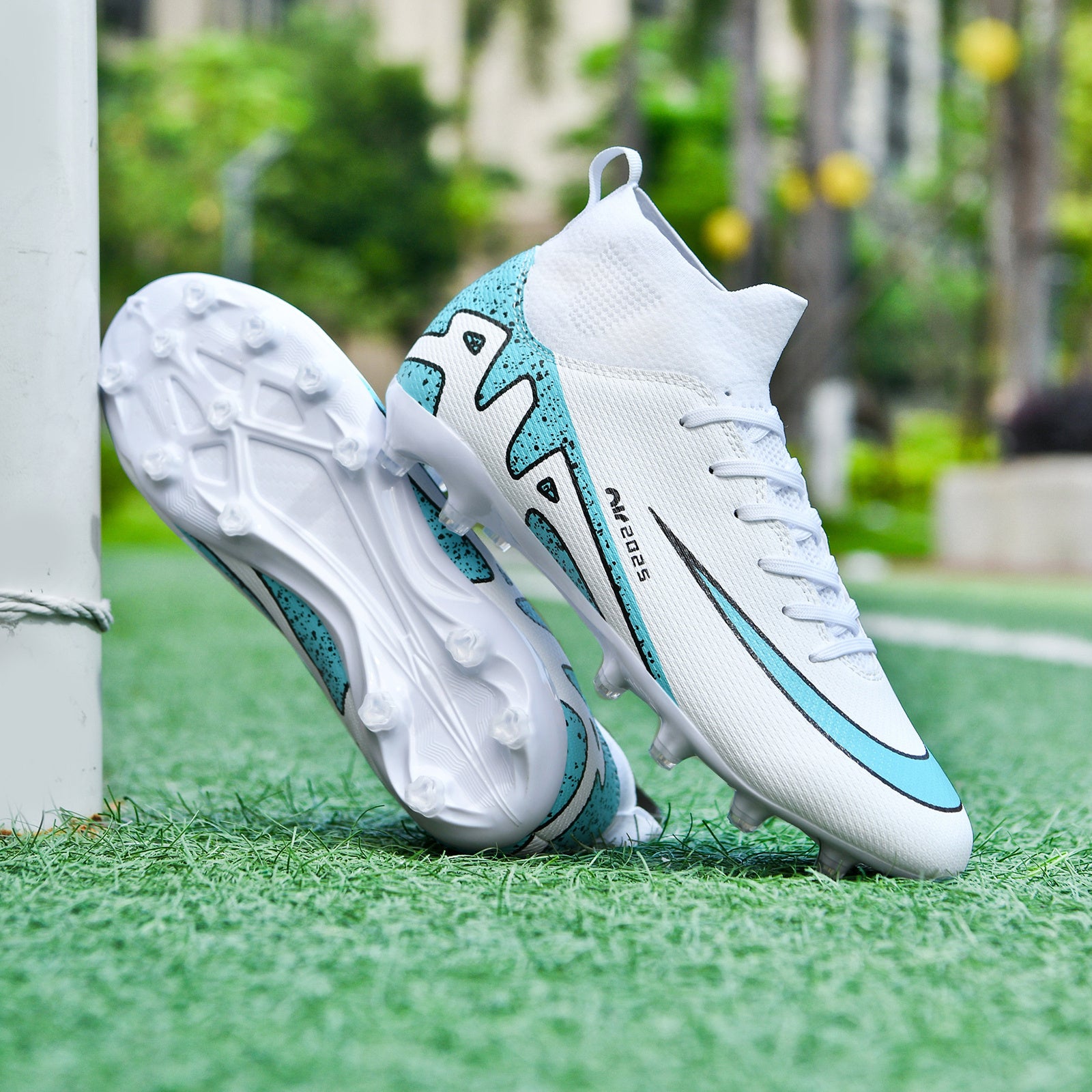 Botas de fútbol altas para niños duraderas de cuero sintético transpirable antideslizante con picos AG para todas las estaciones