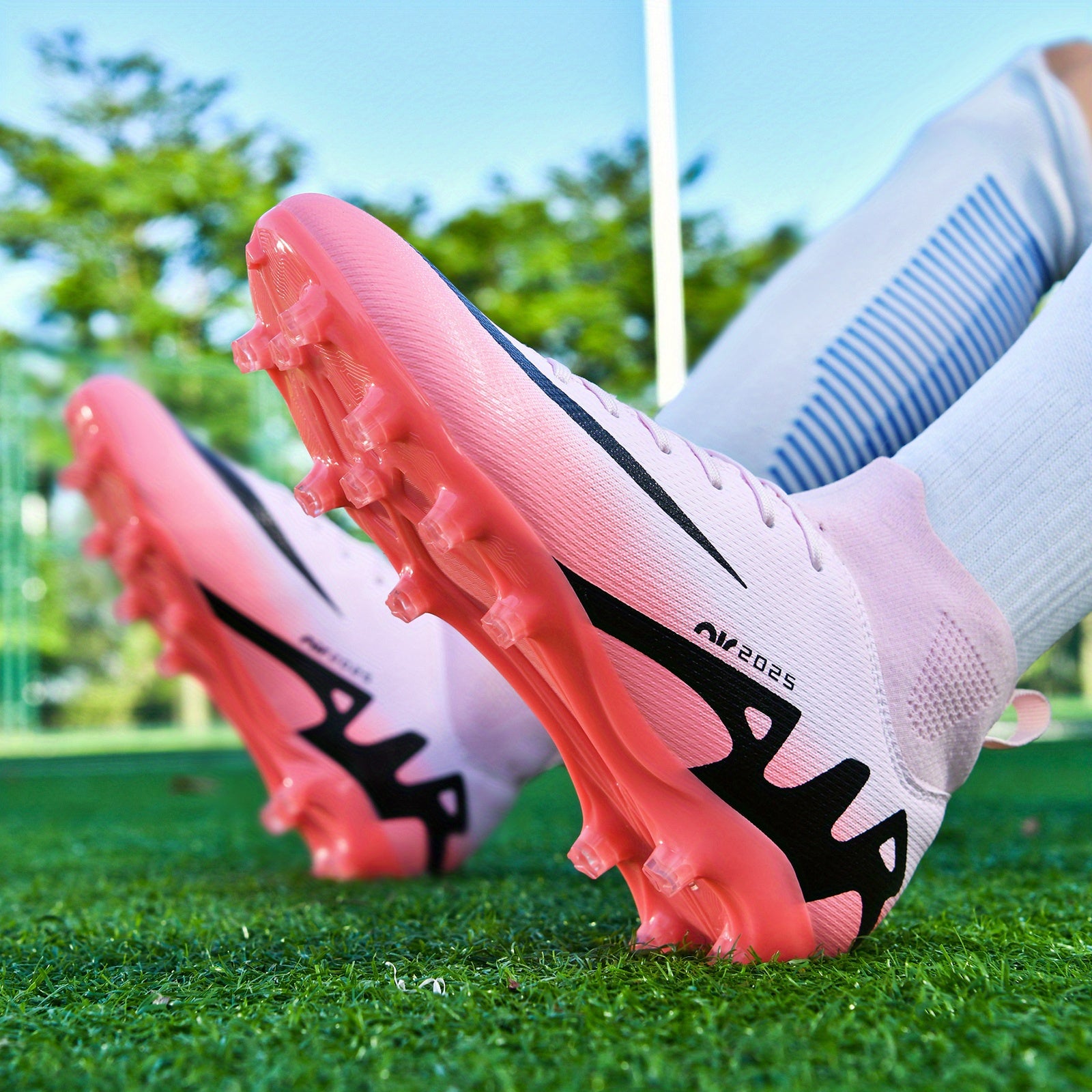 Botas de fútbol altas para niños duraderas de cuero sintético transpirable antideslizante con picos AG para todas las estaciones