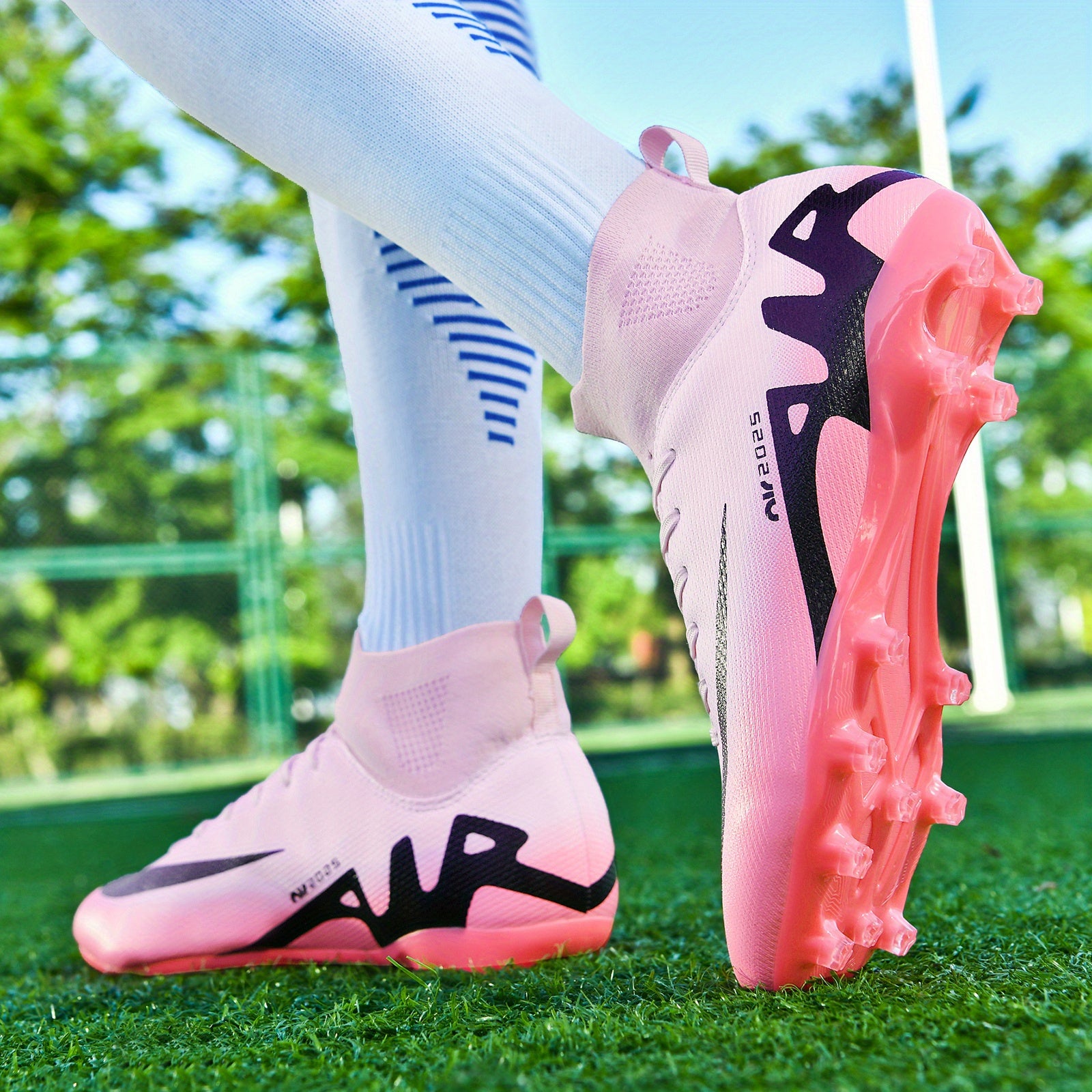 Botas de fútbol altas para niños duraderas de cuero sintético transpirable antideslizante con picos AG para todas las estaciones