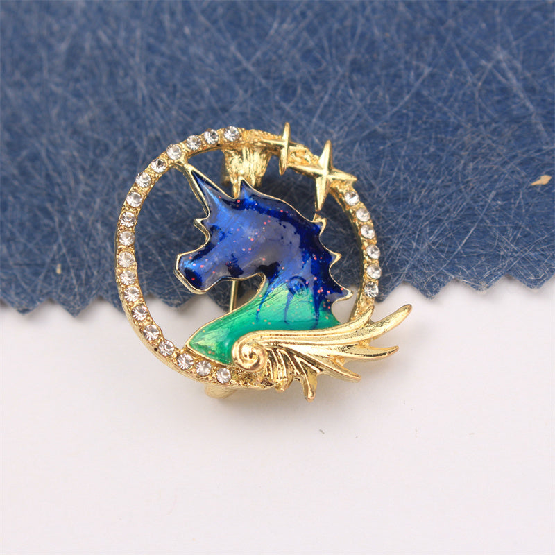 Rhinestone Encrusted Mythical Horse Brooch Animal-Shaped Pin Fashion Accessory for Travel Parties Daily Wear