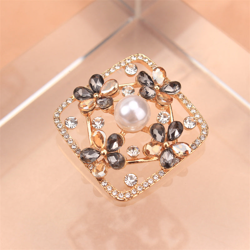 Rhinestone Flower Brooch for Women Jewelry Accessories for Clothing Bags Hats
