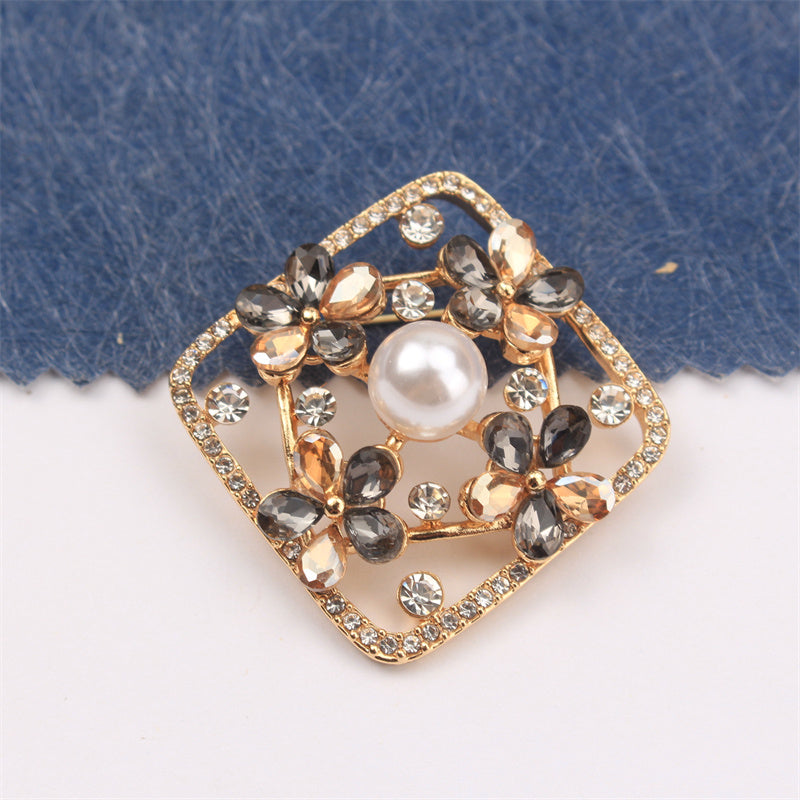 Rhinestone Flower Brooch for Women Jewelry Accessories for Clothing Bags Hats