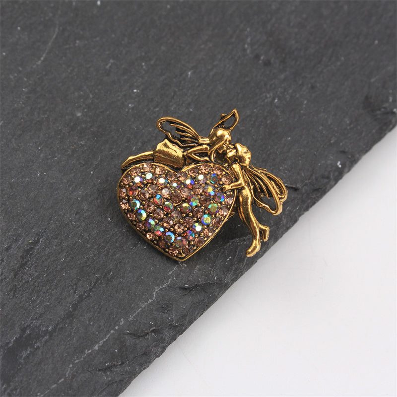 Брошь Ангел Купидон с сердцем из страз, милый новогодний значок для аксессуаров на пальто