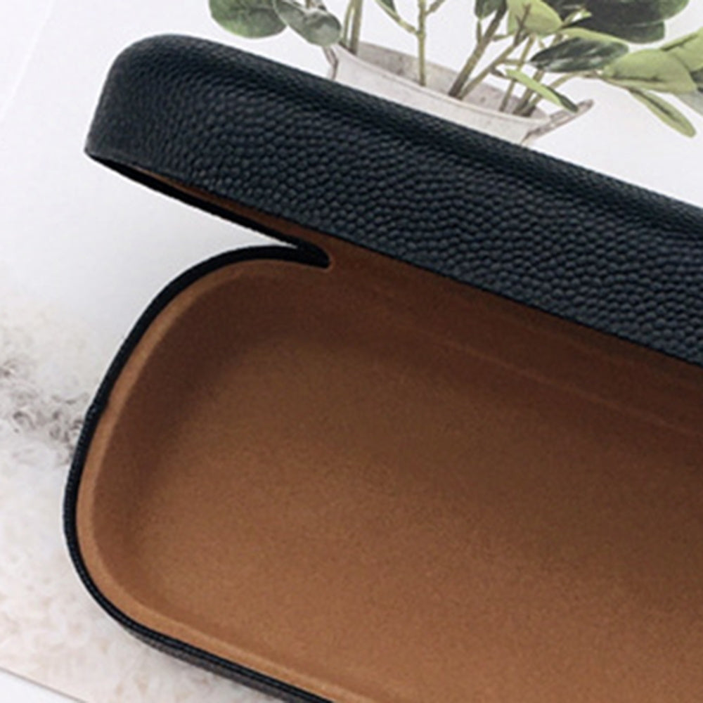 Стильный розовый футляр для очков серии Letter - прочная искусственная кожаная оболочка, защищает модные очки от царапин