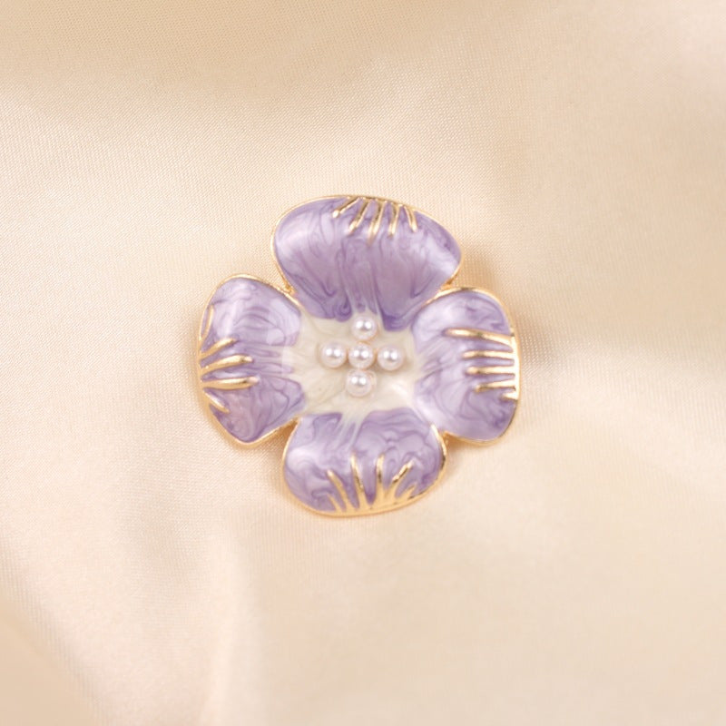 Broche de flor estilo antiguo con esmalte lavanda y cristales