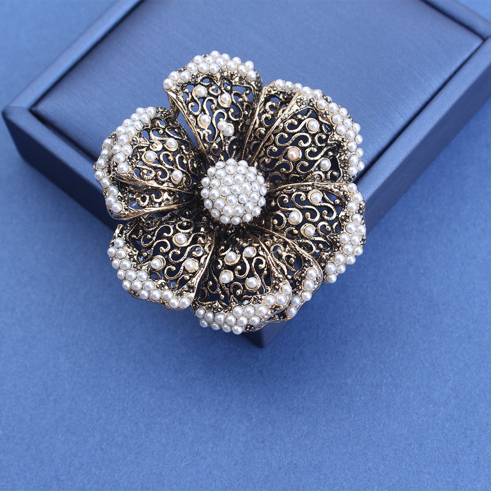 Vintage Alloy Pearl Hollow-Out Flower Brooch Pin for Women