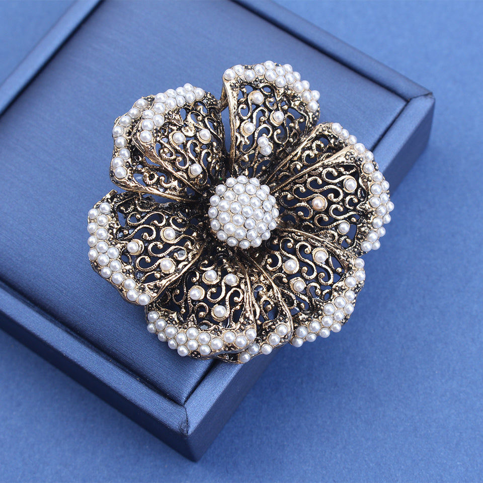 Vintage Alloy Pearl Hollow-Out Flower Brooch Pin for Women