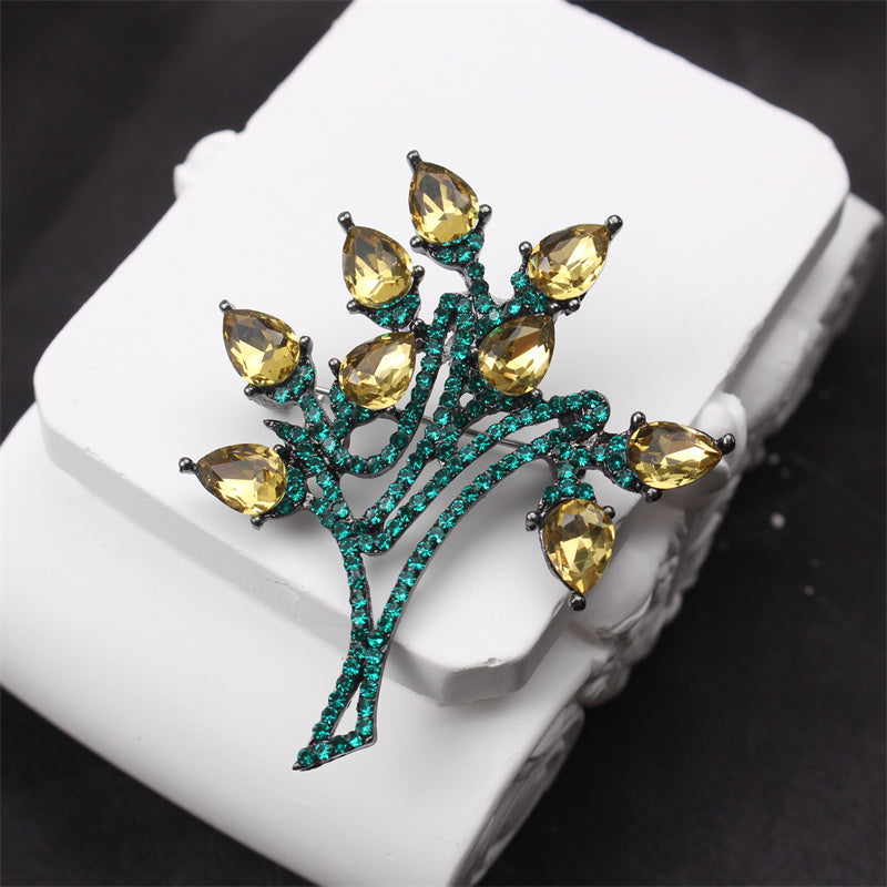 Стильная кристальная брошь - современный дизайн зеленой листвы, уникальная причудливая булавка для женщин