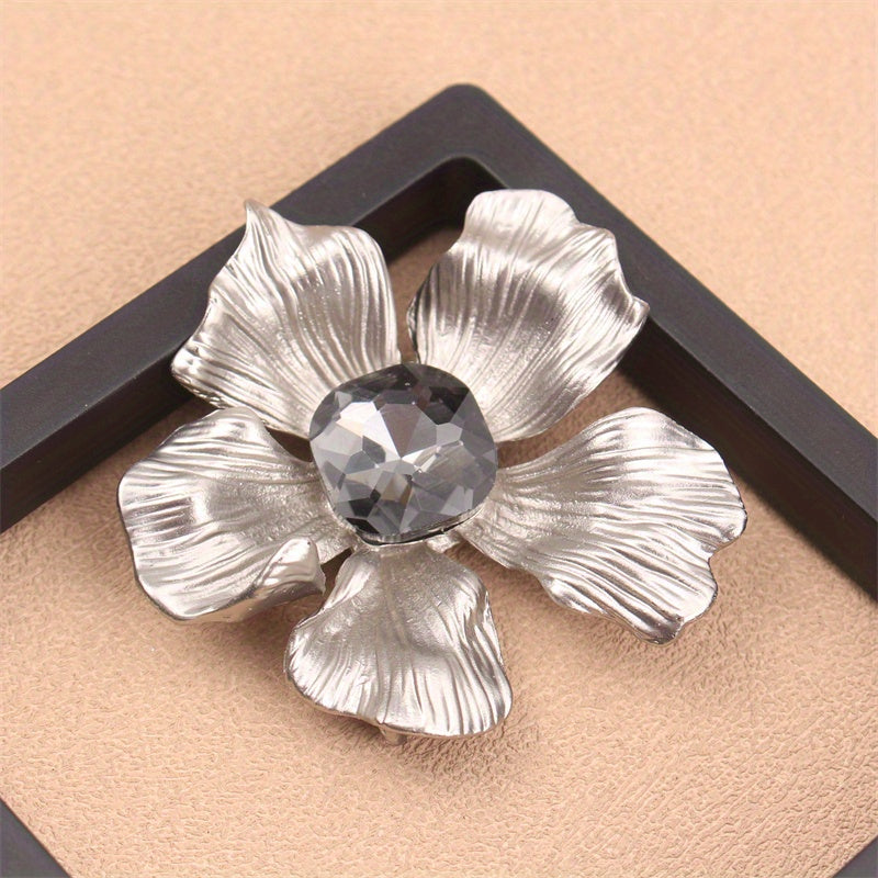 Luxurious Rhinestone Flower Brooch Pin for Clothing Bags and Hats