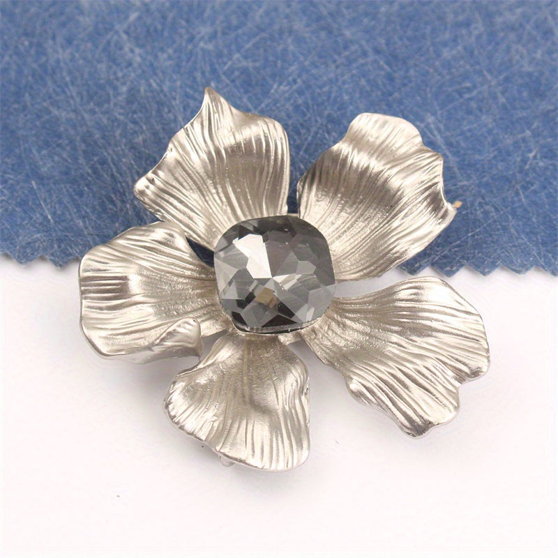 Luxurious Rhinestone Flower Brooch Pin for Clothing Bags and Hats