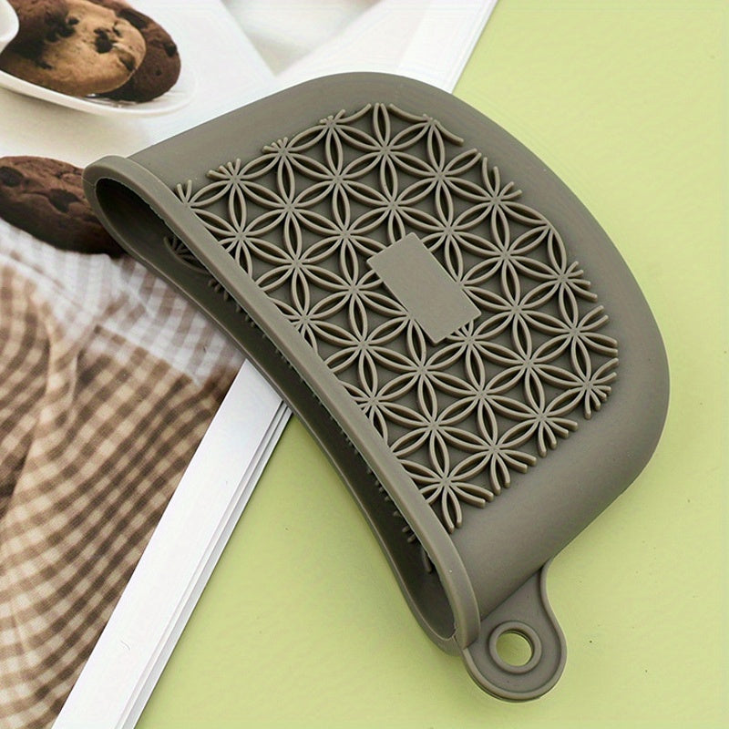 Two-Pack HeatGuard Silicone Pot Handle Covers Anti-Scalding Grip Clips for Cookware