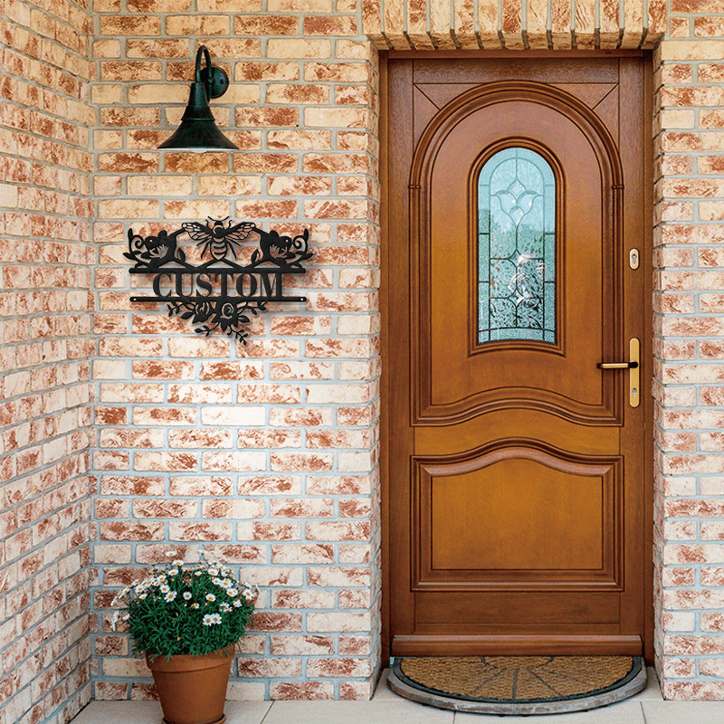 Shaxsiylashtirilgan Metall Eshik Tashuvchisi Belgisi - Vintage Arı va Gullar Dizayni bilan - Uy va Ofis Dekoriga Moslashtirilgan, 14+ Yoshlar uchun Mukammal