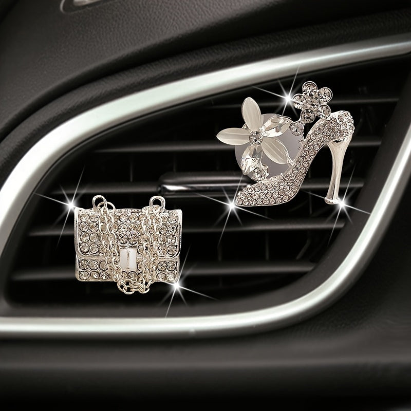 Ayollar uchun avtomobil aksessuarlar to'plami, jumladan, oltin rangli havo tozalash klipi, hamyon va aromaterapiya diffuzori