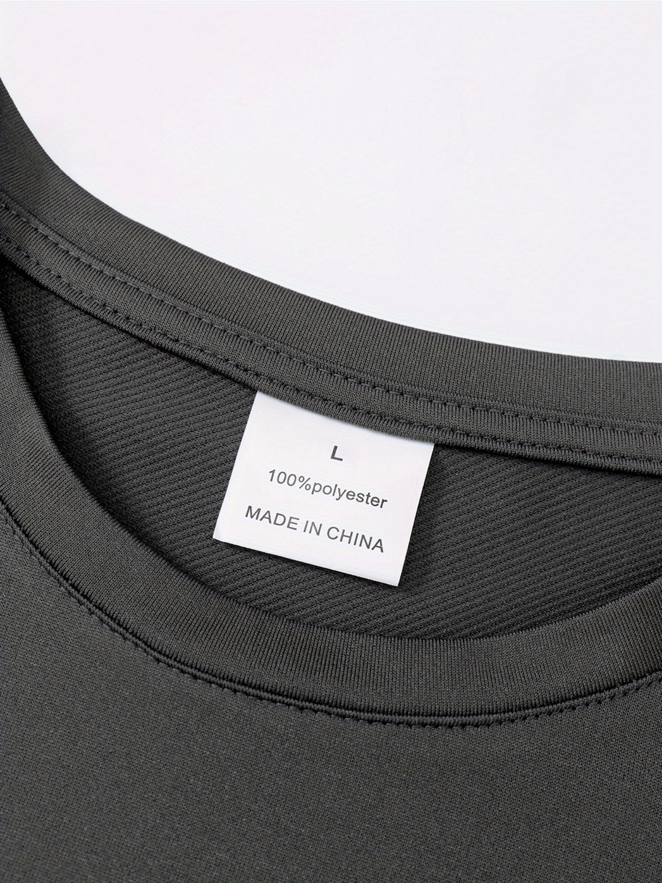 "Chikago, AQSh" printli erkaklar futbolkasi 100% polyester to'qima matodan tayyorlangan. U ozgina cho'ziladigan, oddiy mos keladigan va geometrik naqshli tasodifiy crew neck futbolka. Qulay, elastik va ideal.