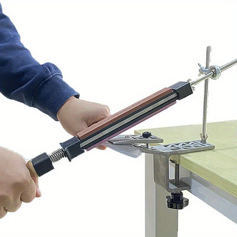 Не нужно электричества с этим профессиональным набором для заточки ножей, который включает фиксированный кронштейн, конструкцию из цинкового сплава, точильный камень и ручной инструмент для заточки домашних ножей.