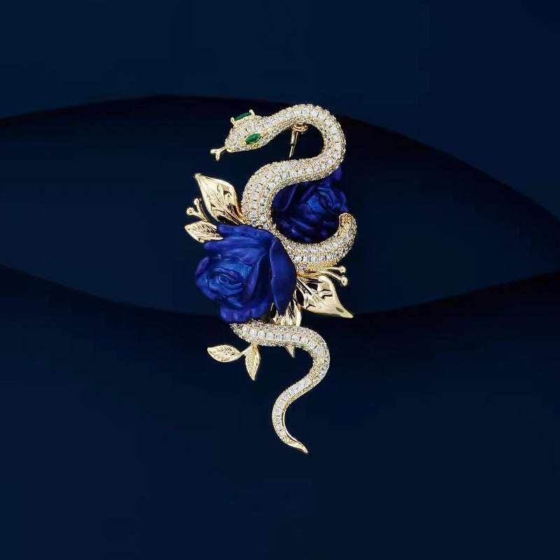 Zamonaviy Atirgul va Ilon Emal Brosh Pin - Abadiy Koreyscha Ilhomlangan Dizayn, Har ikki jins uchun Yorqin Kristal Tafsilot