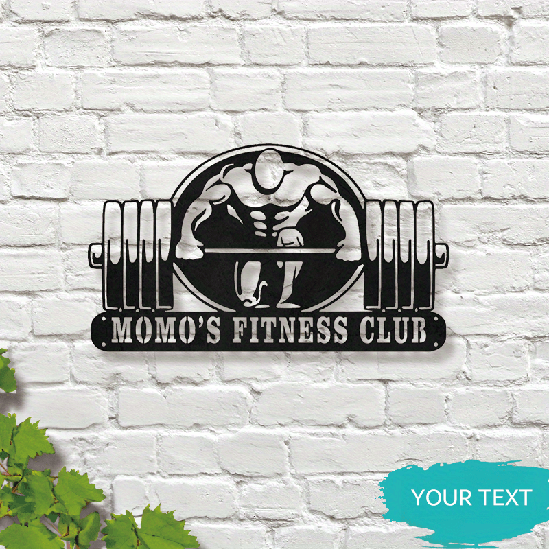 "MOMO'S FITNESS CLUB" uchun shaxsiylashtirilgan metall sport belgilari - zamonaviy fitness ixlosmandlari uchun zamonaviy devor san'ati, nafis qora tugatish, har bir xona uchun ideal uy dekoratsiyasi, maxsus eshik osma bezak.
