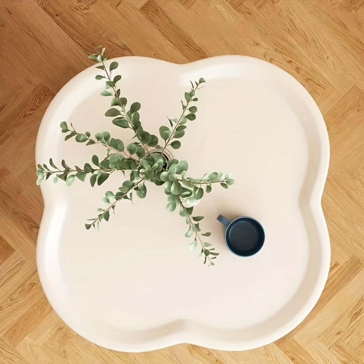 Zamonaviy plastmassa yon stol, saqlash bilan, ko'chma oyoq bazasi bilan kofe stoli, yashash xonasi va yotoq xonasi uchun