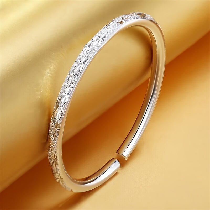 Sterling Silver Open Sky to'la yulduzlar bilaguzuk, modali ko'p qirrali uniseks dizayn. Ayollar uchun har kuni kiyish, tug'ilgan kun, yubiley, partiya, Sevishlilar kuni yoki Rojdestvo sovg'alari uchun mukammal.