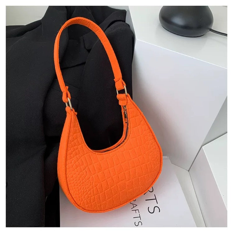 Yengil ko'ylak uchun oddiy rangdagi yangi uslubdagi tosh naqshli qo'ltiq sumka.