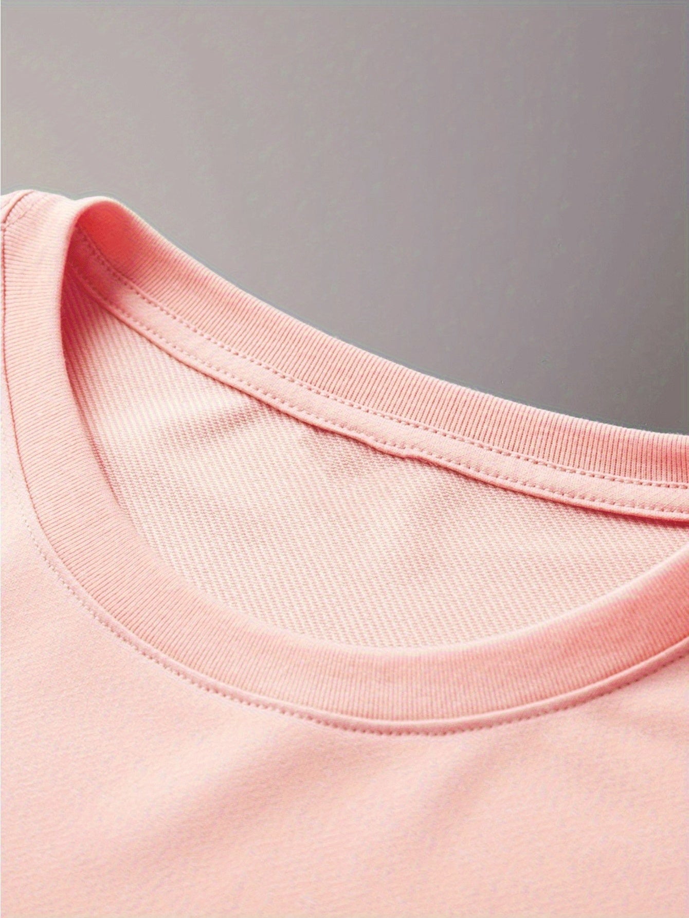 Camiseta gráfica de manga corta con cuello redondo para hombre en azul claro con skyline de NYC, verano casual, poliéster