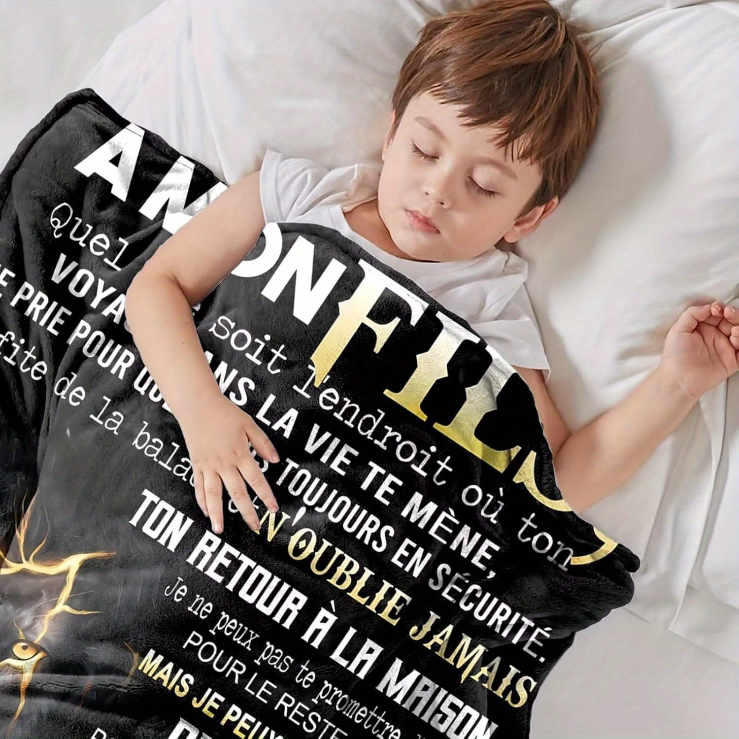 Sevimli o'g'lingiz uchun qulay fransuz uslubidagi yostiq ko'zi - oson parvarish, engil to'qilgan polyester ko'zi, vintage print va yumshoq flanel material - tug'ilgan kunlar, yubileylar va maxsus tadbirlar uchun mukammal.