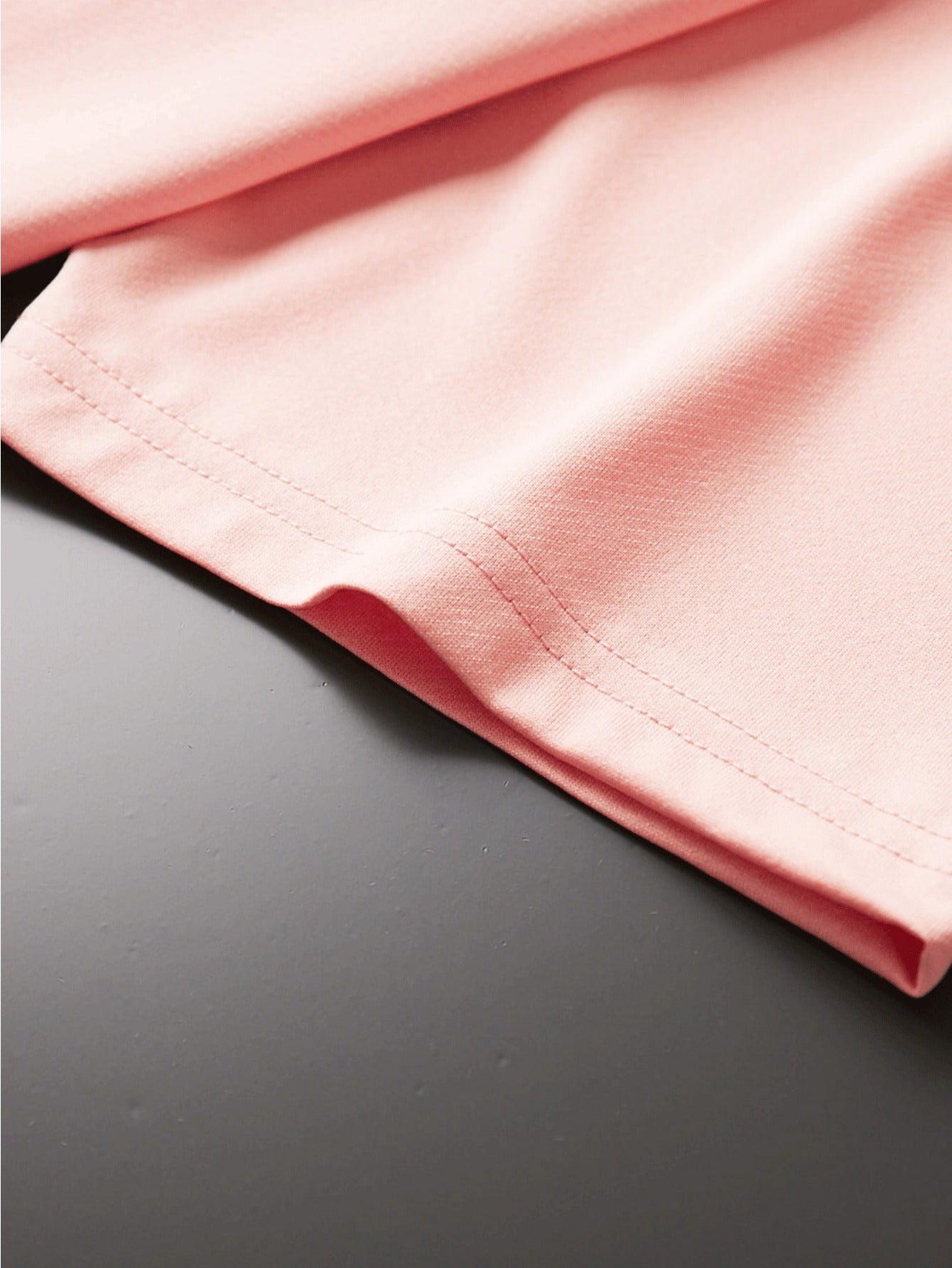 Camiseta gráfica de manga corta con cuello redondo para hombre en azul claro con skyline de NYC, verano casual, poliéster