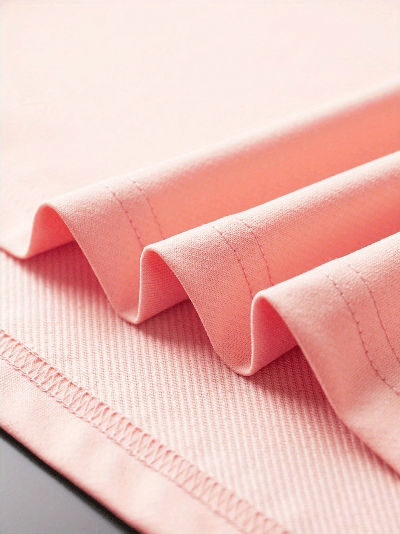 Camiseta gráfica de manga corta con cuello redondo para hombre en azul claro con skyline de NYC, verano casual, poliéster