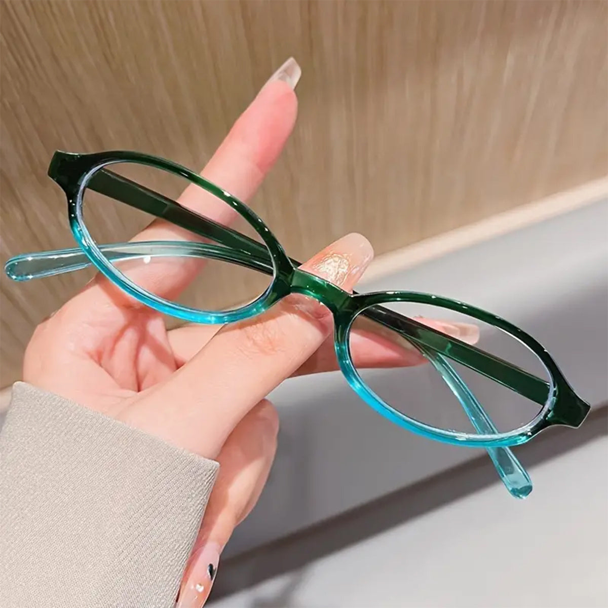 Gafas ovaladas para mujer con lentes anti-luz azul y montura de plástico
