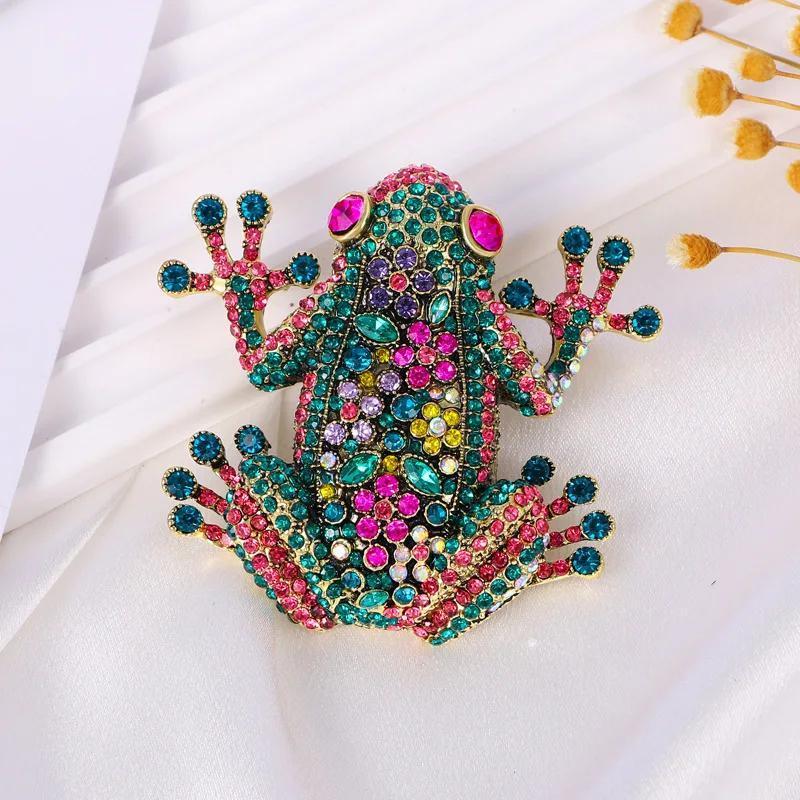 Retro Frog Brooch with Rhinestones Animal-Inspired Jewelry for Women and Men