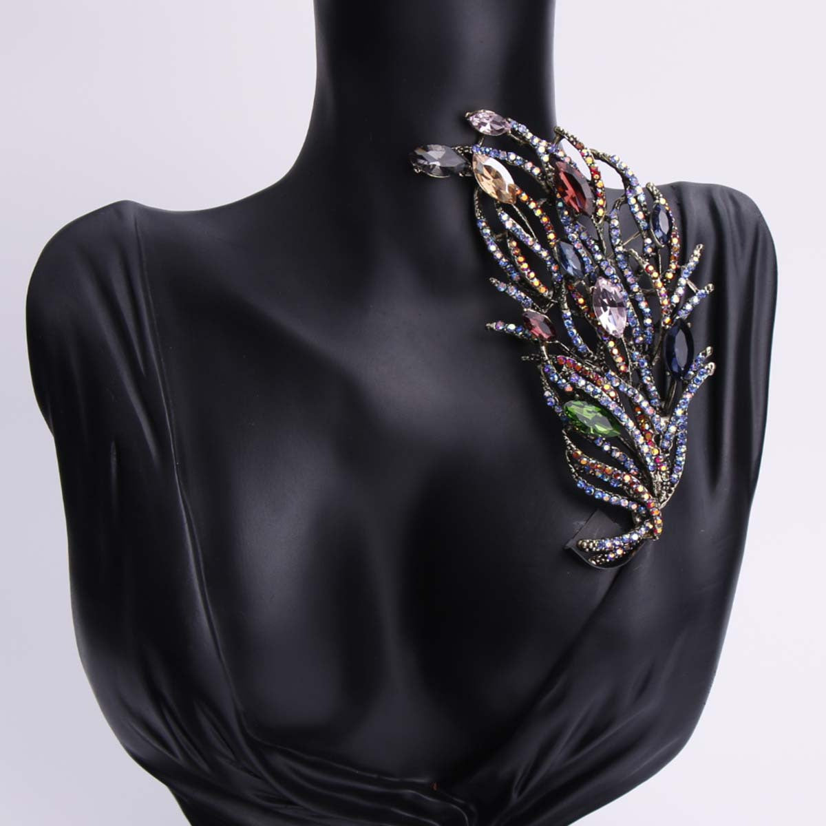 Enamel Leaf Brooch Pin for Dresses Coats and Sweaters Stylish Punk-Inspired Accessory