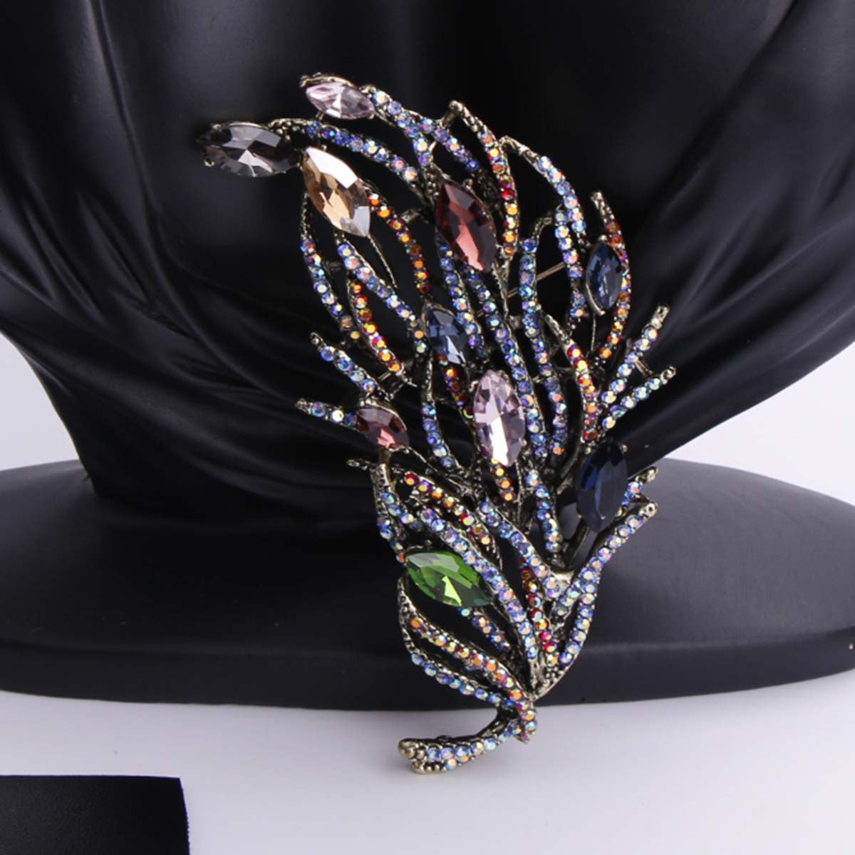 Enamel Leaf Brooch Pin for Dresses Coats and Sweaters Stylish Punk-Inspired Accessory