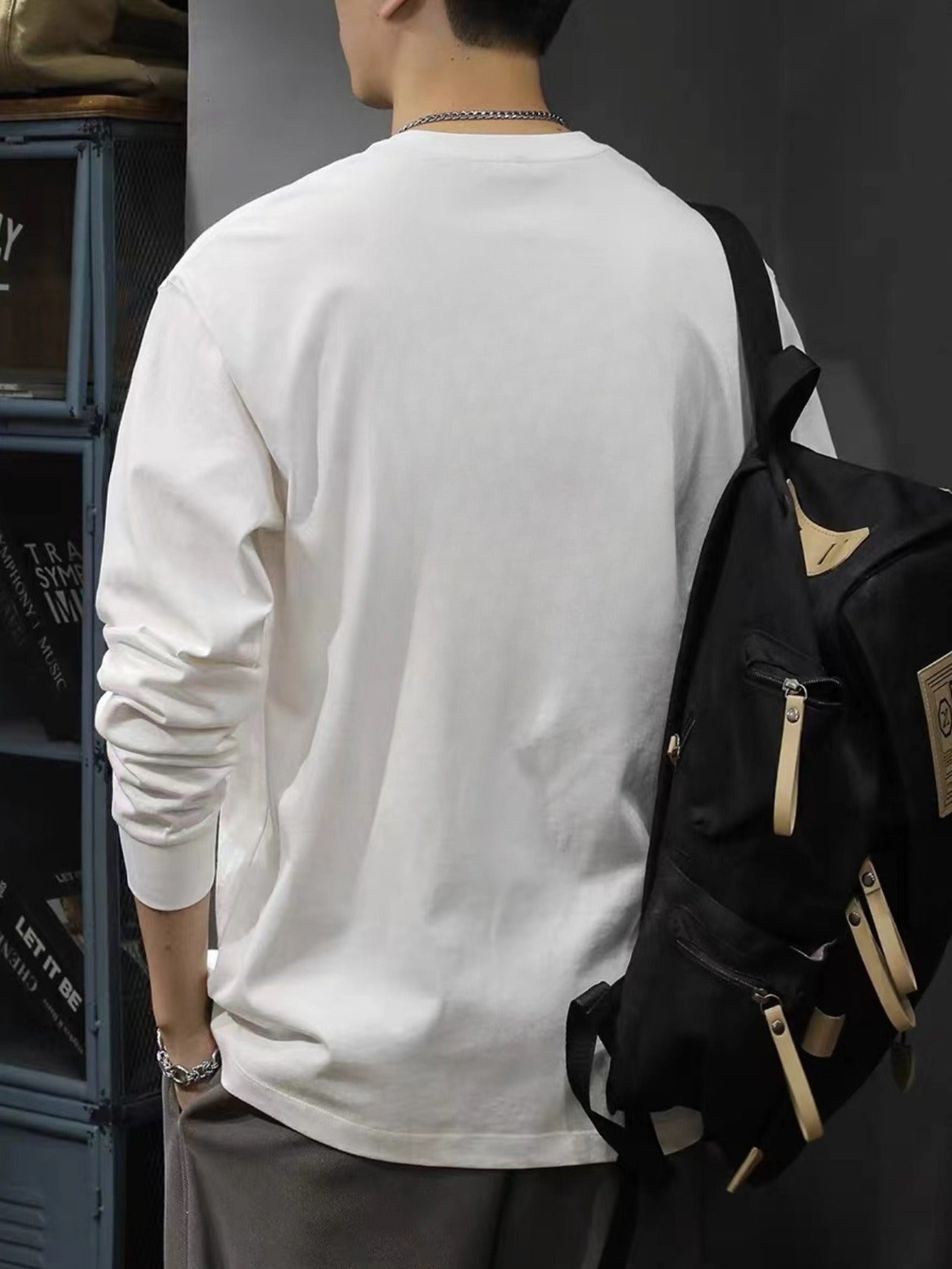 Erkaklar uchun tasodifiy krujka bo'yinli uzun yengli futbolka, alifbo naqshi bilan, 100% paxta to'qima mato, bahor/kovak uchun oddiy moslama. Stil C188-D, Chingizxon va Oldinga Sigir tasvirlari bilan, keng moslama.