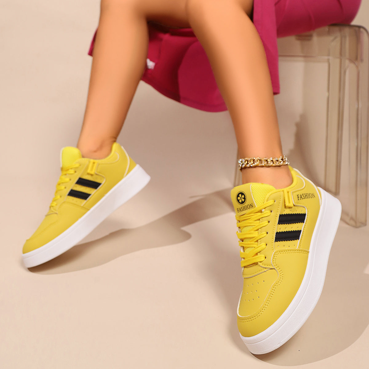 Women's Casual Low Top Sneakers Lightweight Solid Color with Fabric Insole