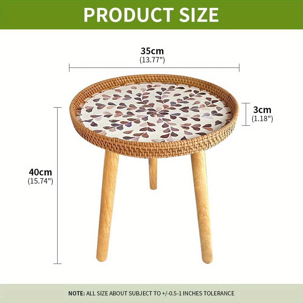 Yorqin zamonaviy rattan kofe stoli va saqlash joyi bilan yashash xonasi uchun