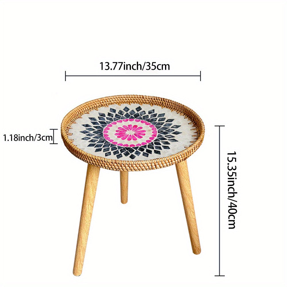 Yorqin zamonaviy rattan kofe stoli va saqlash joyi bilan yashash xonasi uchun