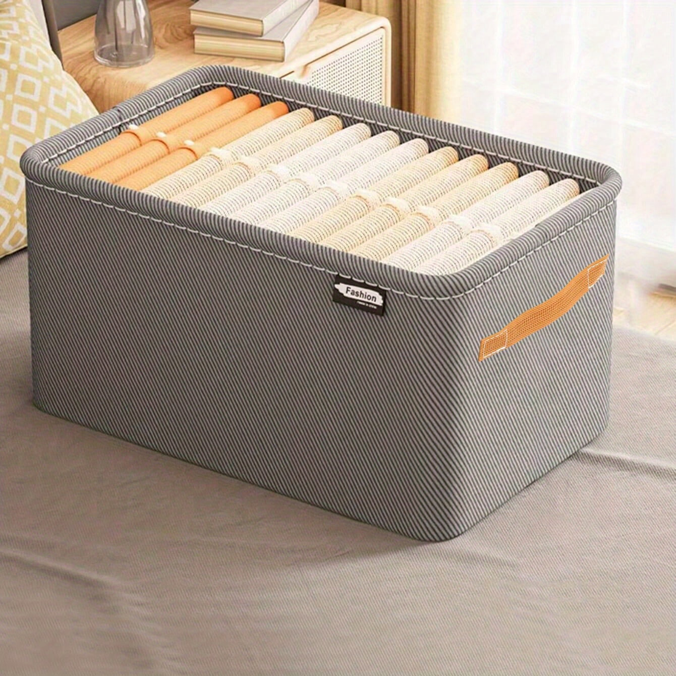 Caja de almacenamiento con borde de acero y asas para organización de ropa, resistente, duradera y apilable