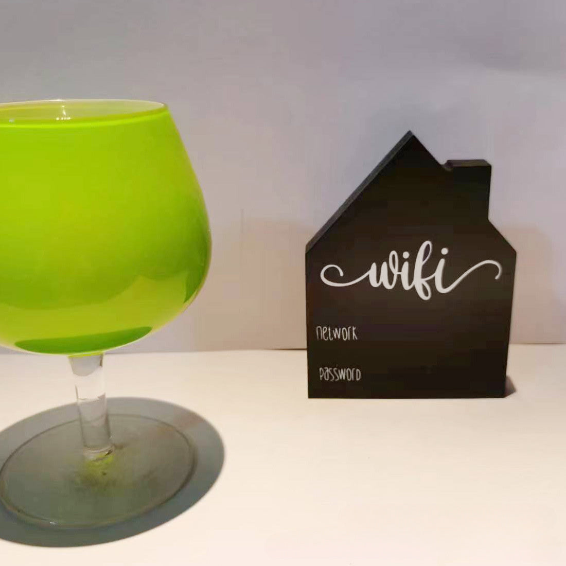 Zamonaviy Yog'och Belgi Wifi Paroli bilan - Qayta ishlatiladigan Qora taxta uslubi, Halloween va Rojdestvo davrida Uy bezatish uchun ajoyib