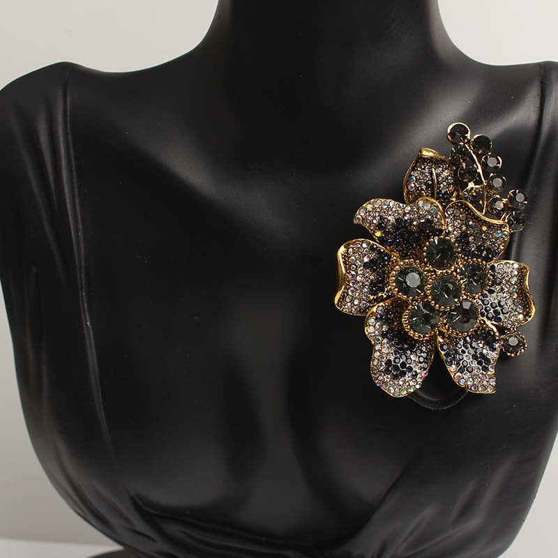 Vintage Floral Rhinestone Corsage Pin for Women and Men