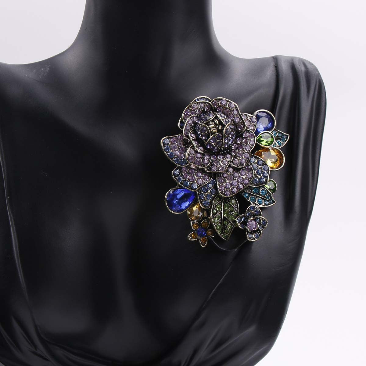 Роскошная панк-стилизация эмалевой брошки с стразами в виде розы, экстравагантная антикварная модная цветочная брошь с кисточками для женщин, необычная аксессуарная деталь для пальто и платьев.