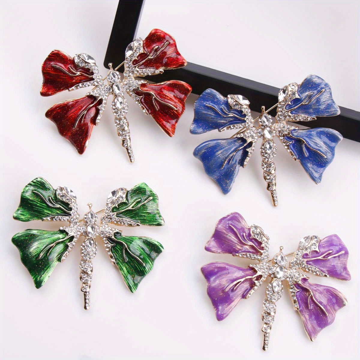 Vintage mayna shaklidagi brosh - kiyim aksessuarlari uchun haddan tashqari hashamatli hasharot nishoni