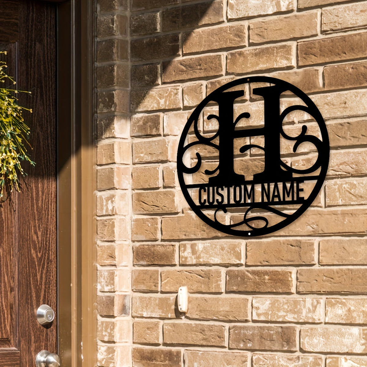 Shaxsiylashtirilgan Ismli Maxsus Metall Devor San'ati - Qishloq Uyi Dekoratsiyasi uchun Yashash Xonasi yoki Ofisda Dumaloq Monogram Belgisi. O'ziga Xos Metall Plaketingizni Yarating.