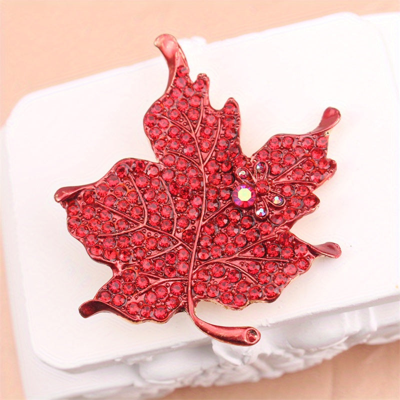 Антикварная брошь с кленовым листом и стразами для пальто и курток