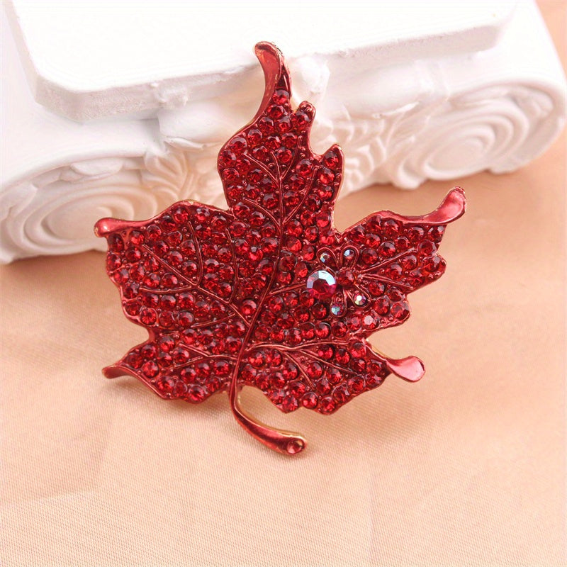 Антикварная брошь с кленовым листом и стразами для пальто и курток