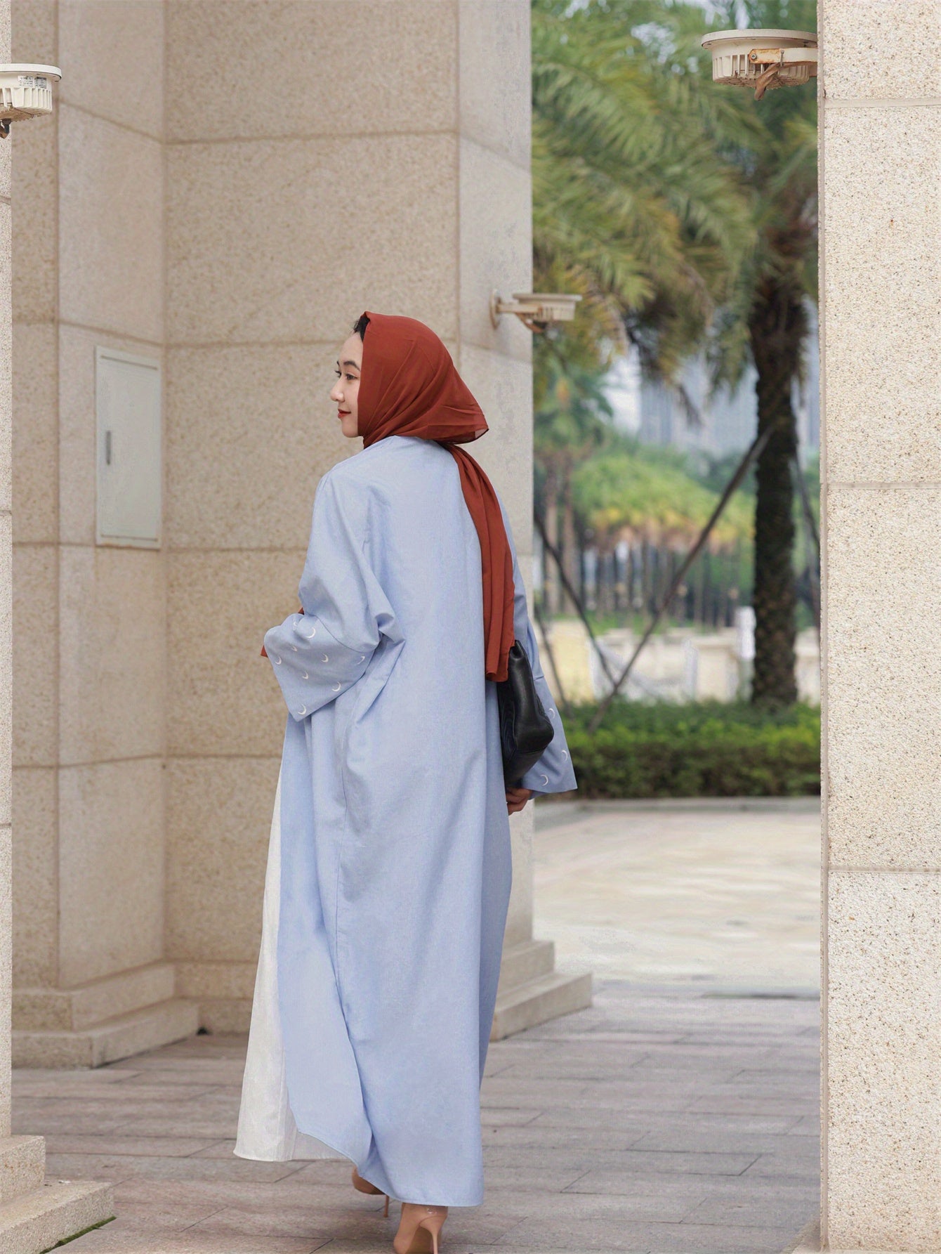 Plus Size Elegant Moon Embroidered Sleeve Abayas for Middle Eastern Muslims