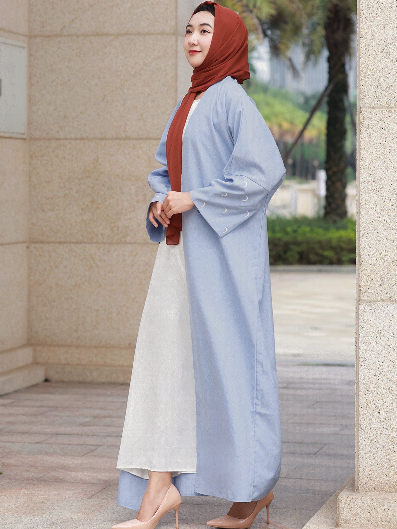 Plus Size Elegant Moon Embroidered Sleeve Abayas for Middle Eastern Muslims