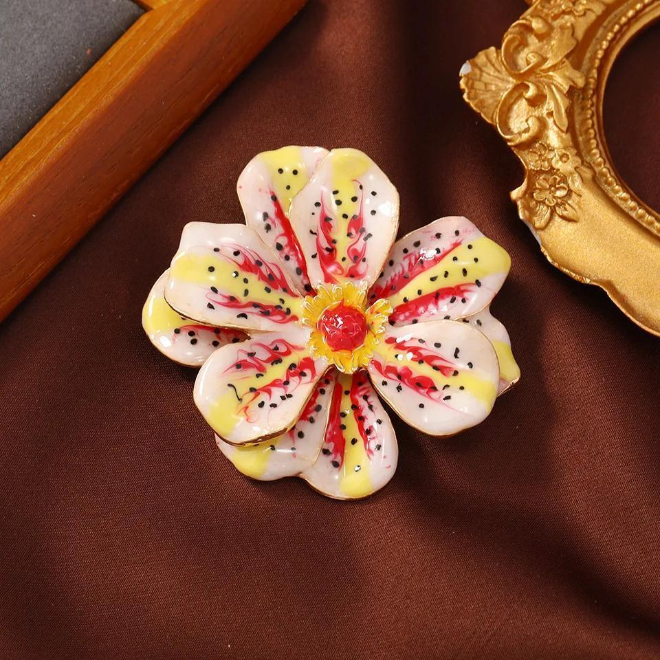 Enamel Floral Brooch Pin with Oil Drip Pattern for Men and Women