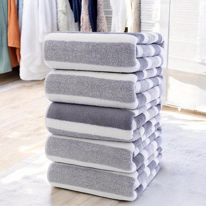 Серое ультра-мягкое и быстро-сохнущее полосатое банное полотенце LDQ - гипоаллергенное и нежное к коже - идеально подходит для дома, бассейна и ухода.