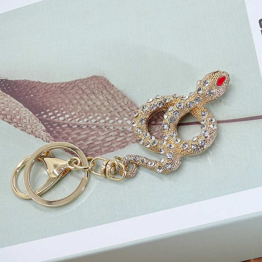 Llavero de aleación con diseño de serpiente en oro y plata para mujeres, accesorios decorativos