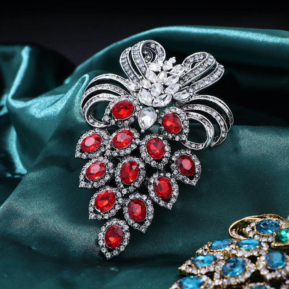Retro Grape Brooch Oversized Rhinestone Corsage Pin for Women's Winter Style